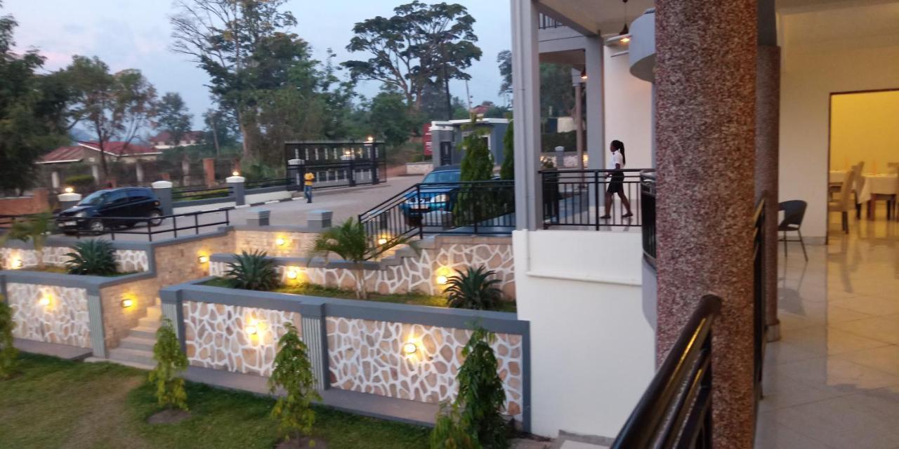 Eka Hoima Hotel Exterior photo