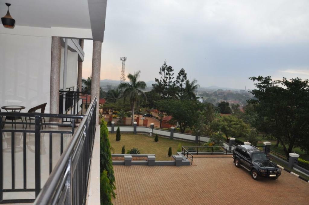 Eka Hoima Hotel Exterior photo