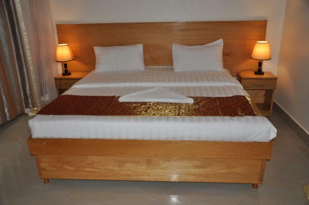 Eka Hoima Hotel Exterior photo